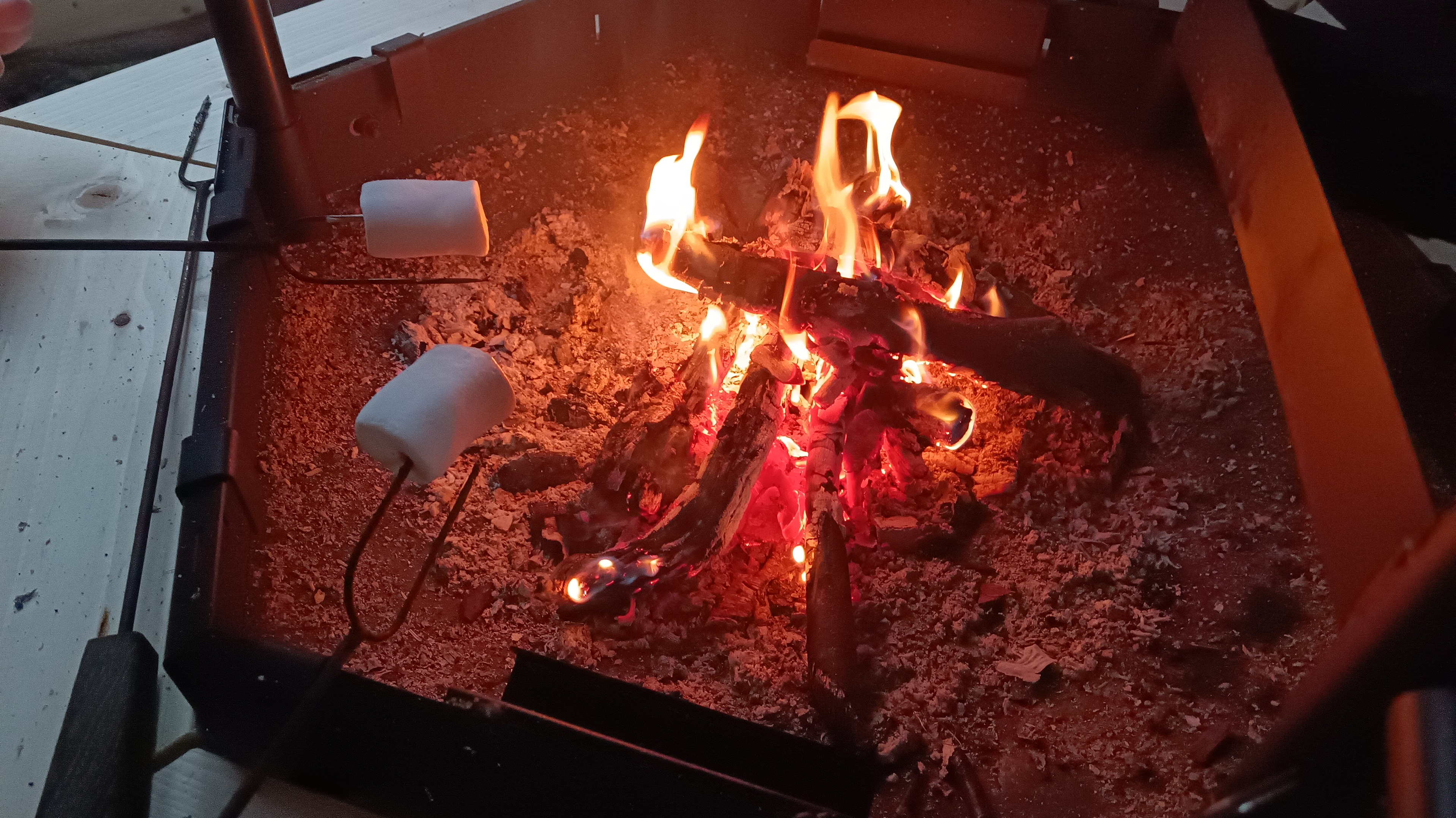 Nuotio & vaahtokarkit